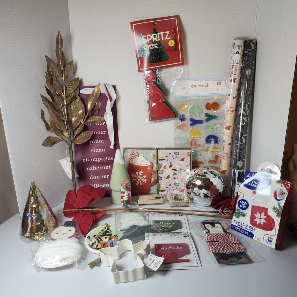Lot Of 23 Christmas Items